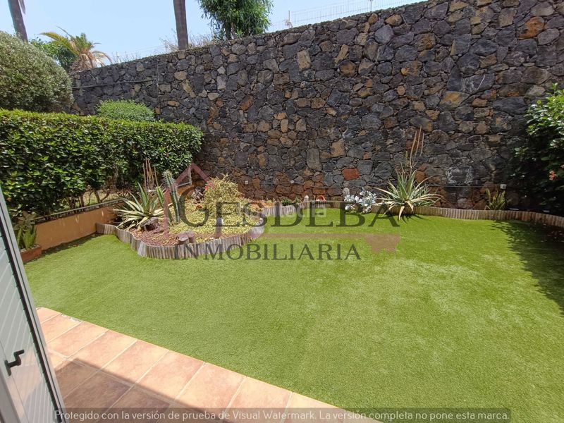 Foto 8b6446b8-b237-4ef0-aa4a-98ea7c61377f. Casa aparellada amb aparcament piscina a La Quinta Santa Úrsula