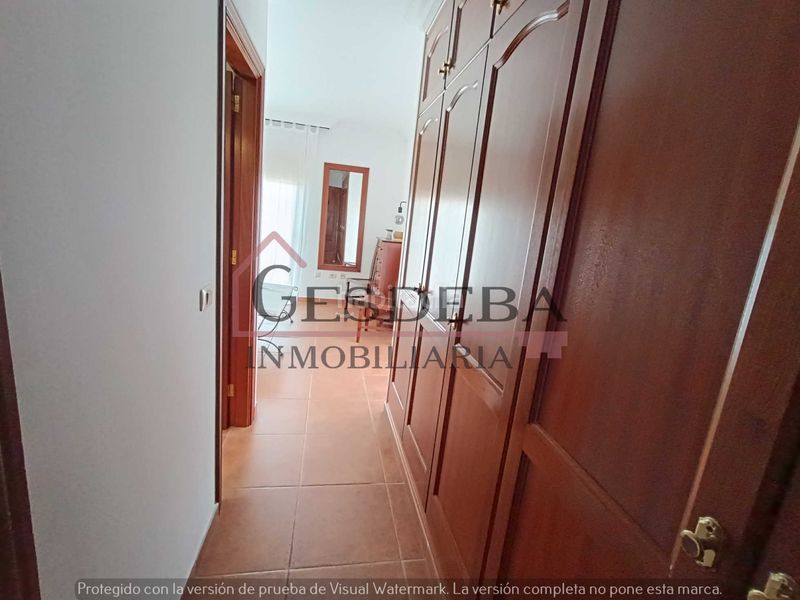 Foto b38bd42d-0269-45a1-9c09-25d0422f06dc. Casa aparellada amb aparcament piscina a La Quinta Santa Úrsula