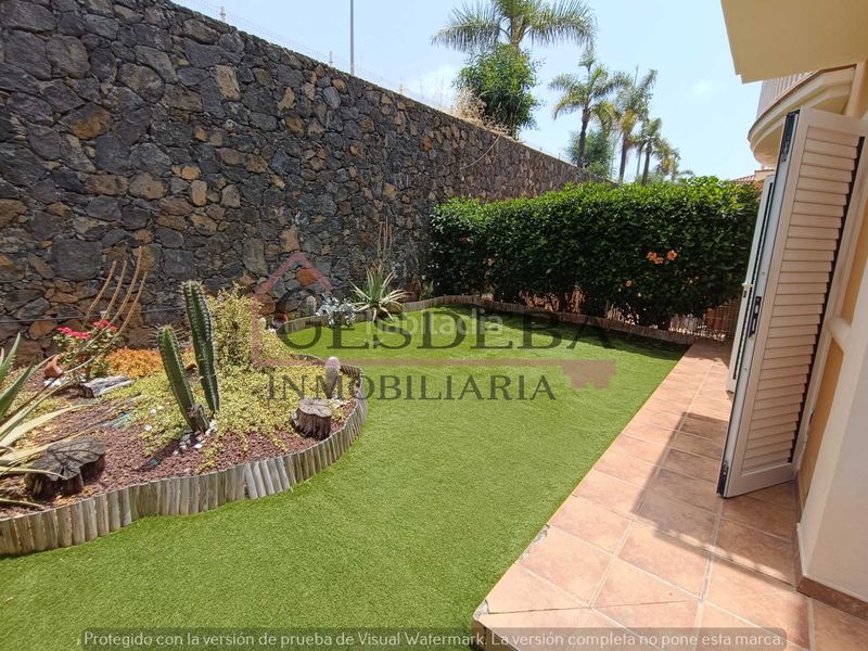 Foto c1e5b8dd-ac35-4b27-9f2d-ed4a54fecb57. Casa aparellada amb aparcament piscina a La Quinta Santa Úrsula