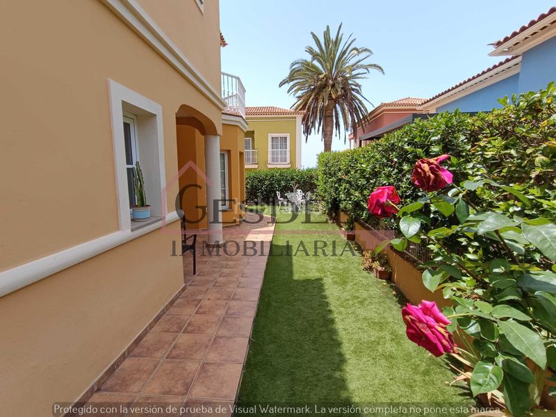 Foto f5ced120-db0d-4c05-96b1-86e81b623dfa. Casa aparellada amb aparcament piscina a La Quinta Santa Úrsula