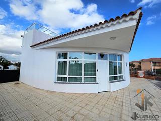 Casa  J.m. galván bello. Villa en golf del sur tenerife