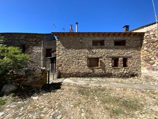 Casa  N/a. Casa con jardín en sos, pedanía de sesué.