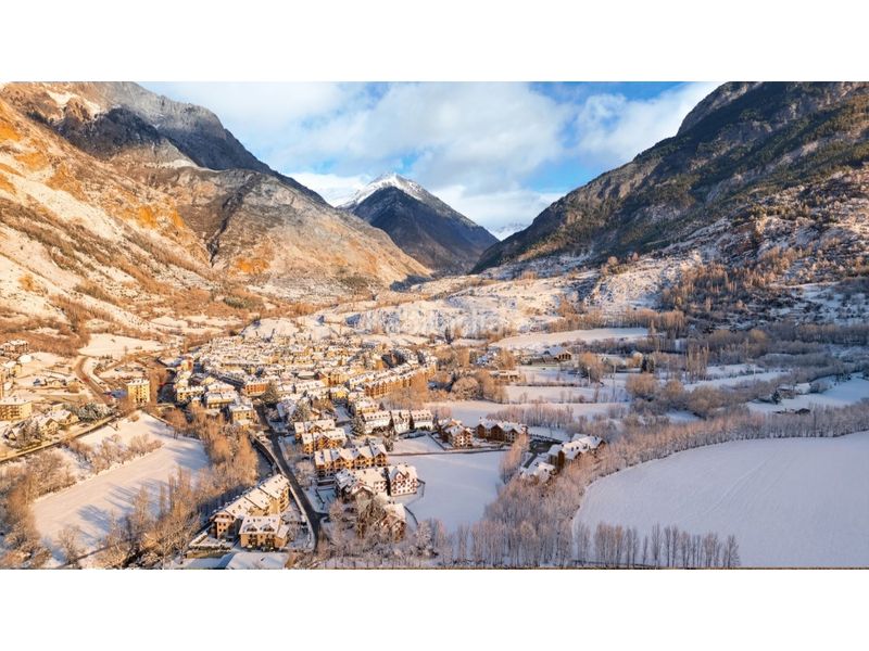 Foto 6b9e3425-1128-47a6-b5a3-4726a44538a9. Apartament amb aparcament a Benasque