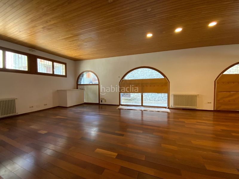 Foto 1c3716fe-93e2-42f0-a9c6-4579053500ba. Local comercial  al lado del telecabina muy buena ubicación en Benasque