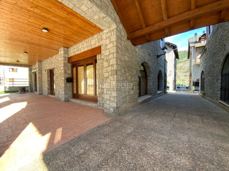 Foto 2dc508b7-b363-4889-9b5e-5c4d2fab19de. Local comercial  al lado del telecabina muy buena ubicación en Benasque