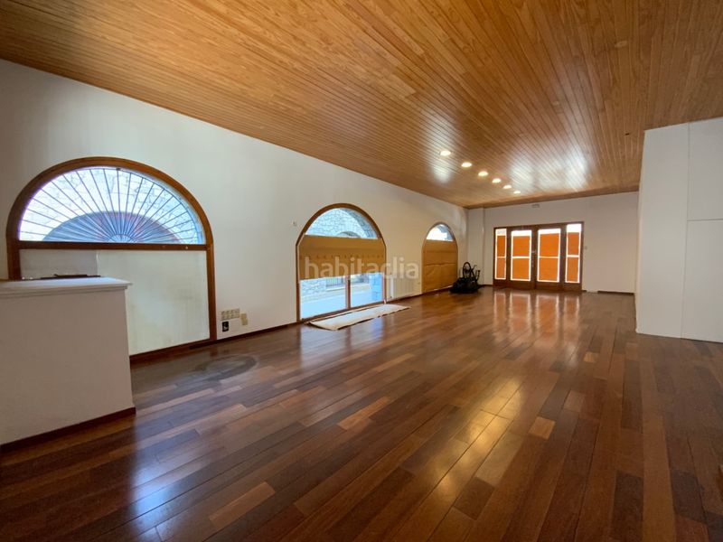 Foto b774fc19-37ac-45a1-bd23-9c0b04c96afc. Local comercial  al lado del telecabina muy buena ubicación en Benasque