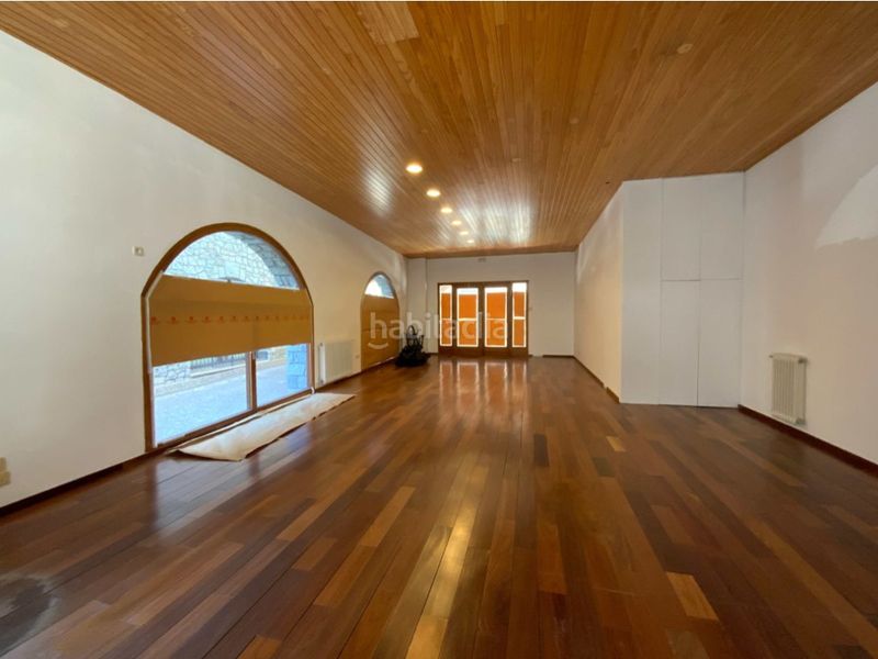 Foto b864f64e-ab26-4f2d-b00f-04cb9c6c2e2e. Local comercial  al lado del telecabina muy buena ubicación en Benasque