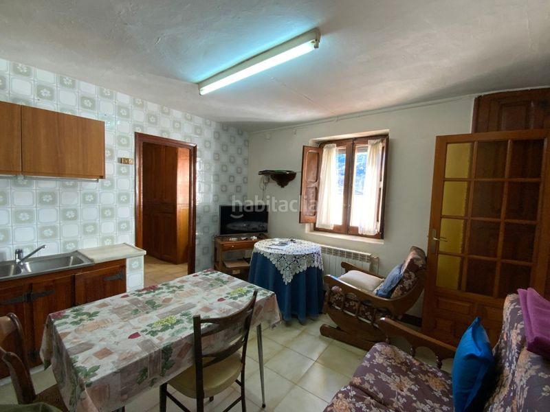 Foto 399d945a-256d-4744-b7ea-28997718363c. Casa  con patio y almacén. en Chía