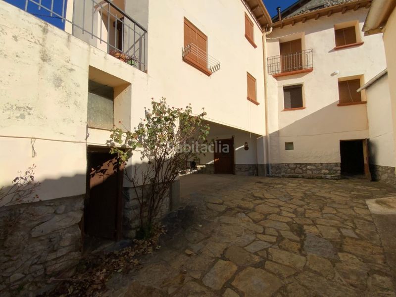 Foto 6d094f86-1f59-4343-969f-9a6a00a982e5. Casa  con patio y almacén. en Chía