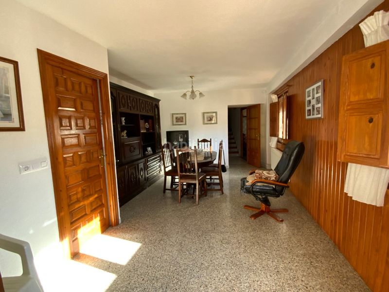 Foto c16c07f2-4fc4-461c-91dd-bbc6328b4268. Casa  con patio y almacén. en Chía