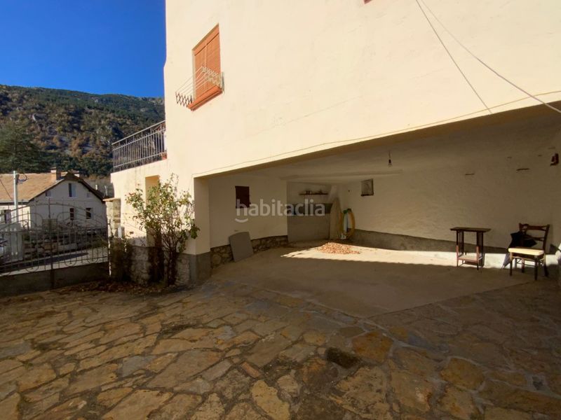 Foto ff88f362-b8f2-40e8-86f4-09a4ab18a244. Casa  con patio y almacén. en Chía