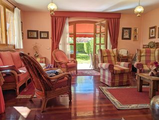 Casa a Calle sagastía 22. Unifamiliar con jardín de 200m2 y piscina comunitaria