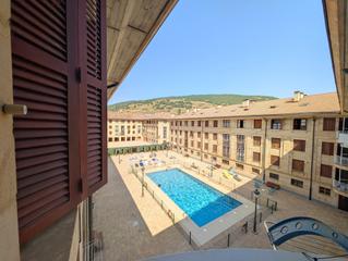 Apartament a Calle víctor monge 4c. Piso con piscina y ascensor.