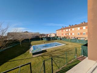 Appartement à Lr-411 16. Apartamento con piscina y garaje