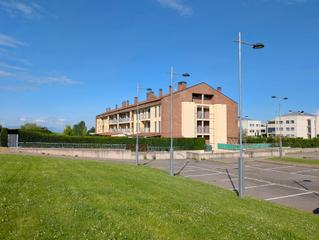 Pis a Avenida la rioja 5. Piso de 2 hab. con piscina y zona deportiva