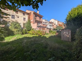 Casa in Calle las teñas 60. Casa con terreno para reformar
