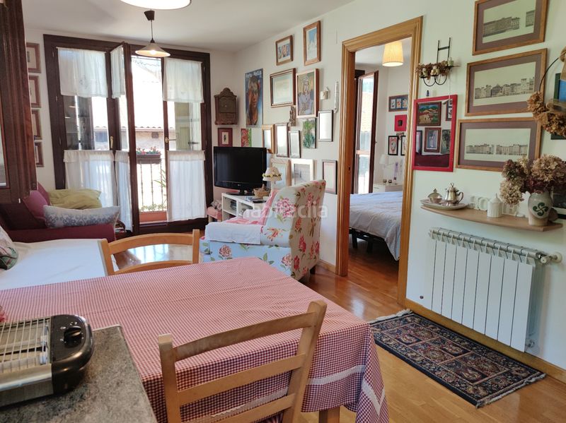 Foto fc19f832-daba-46a3-93b0-e3ad6ac9f9cc. Apartamento en subida soleta 7 piso de 1 habitación con piscina y ascensor. en Ezcaray