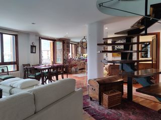 Apartment in Calle río molinar 10. Piso de 195m2 con garaje cerrado