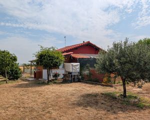 House  N/a. Vivienda con 8600m2 de terreno