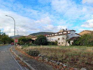 Casa a Barrio pisón 6. Casa con terreno y almacén.