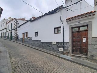 Chalet in Leon y castillo 12