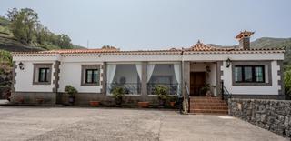 Chalet in Calle calle higuera. Villa en vega de san mateo
