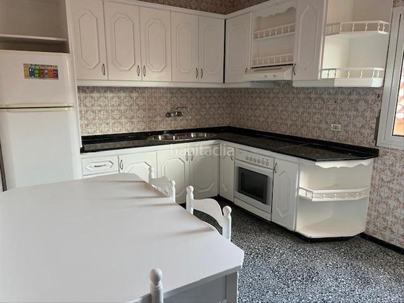 Foto 6eaaadd2-a5b5-4845-aa3e-14fc75f7f38e. Casa adossada amb aparcament a Ingenio pueblo Ingenio