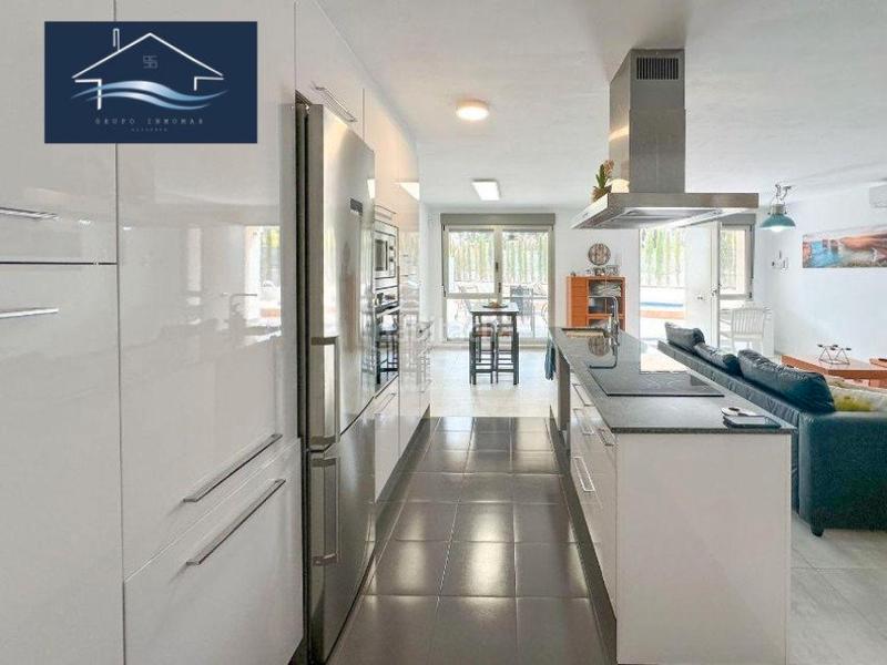 Foto 8eef2b56-ccdf-4f60-8d94-5f570c448391. Xalet amb aparcament piscina a Pueblo Acantilado-Lanuza Campello (el)