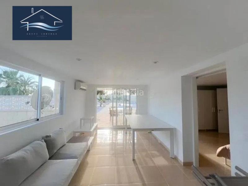 Foto 5d3d3c77-0a83-49b4-be16-3596c7da770e. Chalet avec cheminée chauffage parking piscine dans Mutxamel