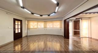 Oficina a Calle segura 13. Amplia ofcina en venta en pleno centro de alicante - zona lucero