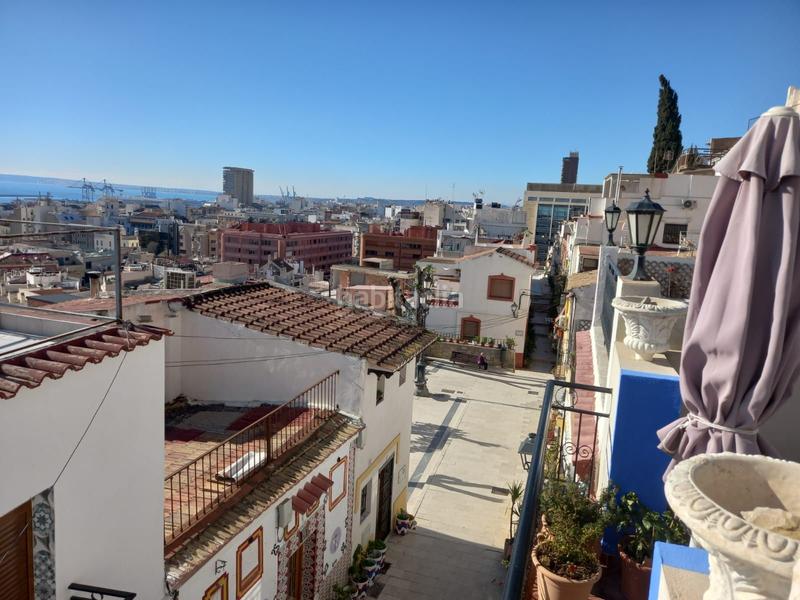 Foto 07ceb0a3-93e5-4dbf-86bc-ac486d64b172. Casa a schiera con riscaldamento in Casco Antiguo - Sta. Cruz - Ayuntamiento Alicante