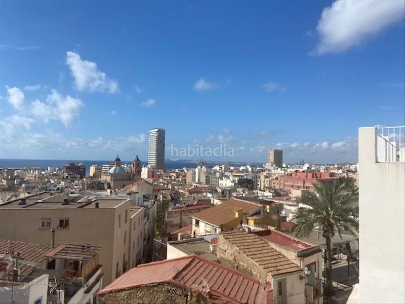 Foto 6a7e3a55-d414-4068-81bd-9e6101adf186. Casa a schiera con riscaldamento in Casco Antiguo - Sta. Cruz - Ayuntamiento Alicante