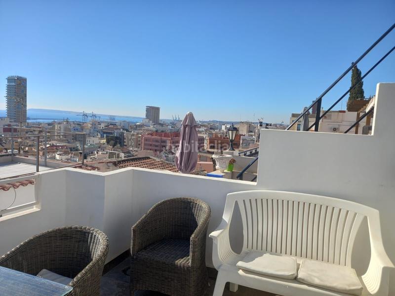 Foto e2e8e592-0d62-4ddb-b033-d134401b5250. Casa a schiera con riscaldamento in Casco Antiguo - Sta. Cruz - Ayuntamiento Alicante