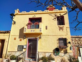 Casa in Andilla. Casa pueblo