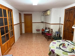 Casa a El Castellar i l'Oliverar. Casa castellar