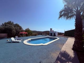 Xalet a Monserrat. Increíble chalet en montserrat con piscina!