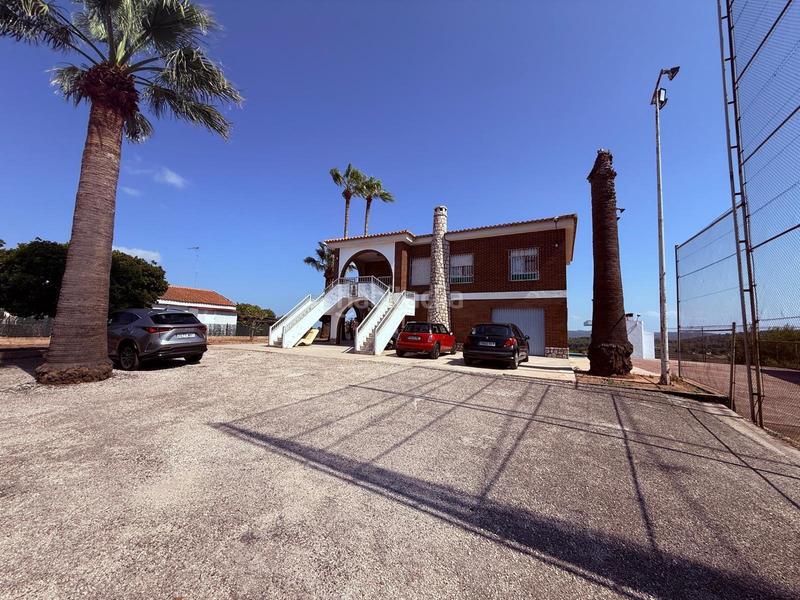 Foto f070564c-0c6d-4dbd-aa63-f4fa56fc545d. Xalet amb aparcament piscina a Monserrat