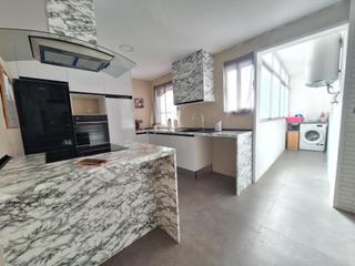 Appartement à El Molí. Atención en torrent! piso amplio con balcón y cocina espectacula