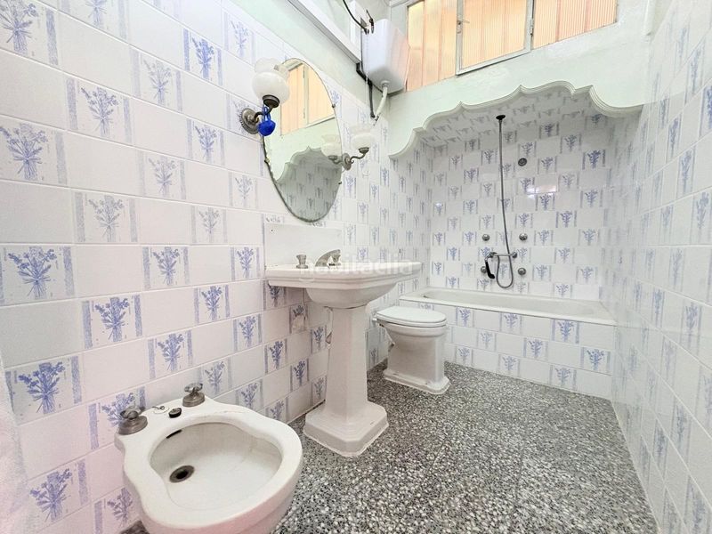 Foto 4c03bf98-cada-4119-939d-9637bade19a4. Casa amb aparcament a Alfafar