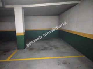 Parking voiture  Rúa estrada. Plaza de garaje grande
