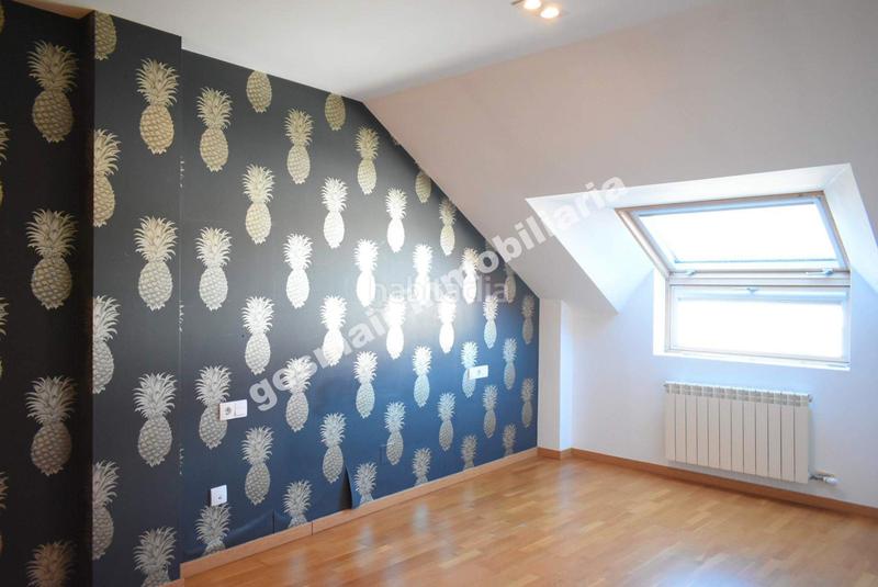 Foto 4c4aa66a-1550-4bd2-a070-236ae25b8568. Àtic amb calefacció aparcament a Zona de Plaza de Barcelos Pontevedra