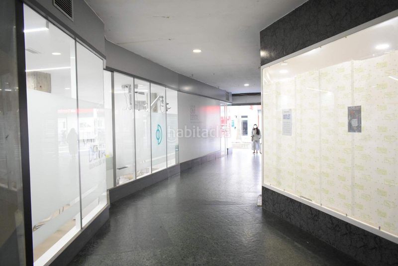 Foto f7bee8a8-a755-4e9a-bedb-77019bb51ef1. Rent business premise in Centro - Echegaray Pontevedra