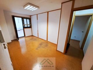 Alquiler Oficina  Rúa pino. Oficina con patio.
