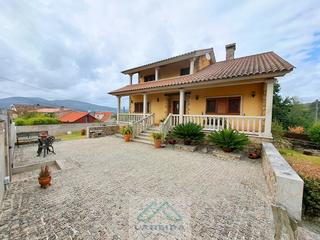 Casa  Camiño pazo de soutoxuste. Casa con piscina.