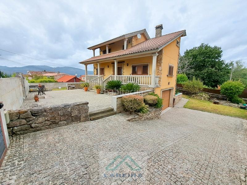 Foto 6e78b99e-8906-4968-b5bc-c8a1b8eacb1b. Casa  con piscina. en Redondela