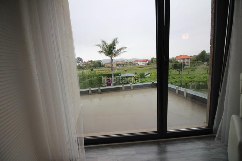 Foto f3631f45-8d58-4cf2-af9e-fbcc46e94900. Chalet - a lanzada. chalet a 350m. de a lanzada, con jardín, piscina. con materiales de alta gama. en Sanxenxo
