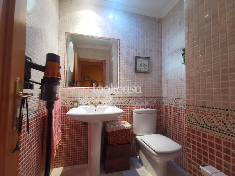 Foto acc24cfd-e572-4c91-8fdd-8179c2a7606a. Casa adossada amb calefacció aparcament piscina a Sanxenxo