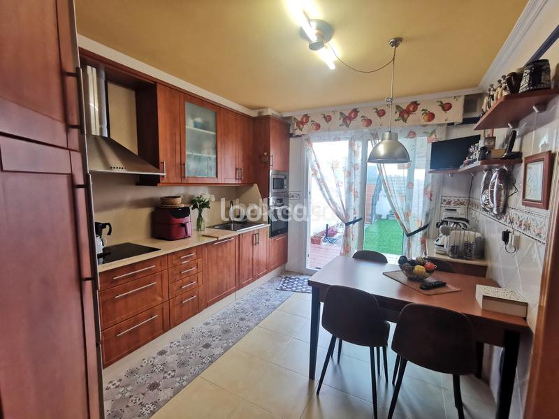 Foto b98b3cdc-6a6a-4a22-bc74-f949d48e7698. Casa adossada amb calefacció aparcament piscina a Sanxenxo