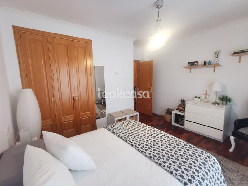 Foto f49e3fdc-abd3-4ead-a0be-803a5c08e85e. Casa adossada amb calefacció aparcament piscina a Sanxenxo