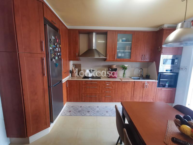 Foto f6ab9d67-40dd-4f42-b22a-d2a021788c14. Casa adossada amb calefacció aparcament piscina a Sanxenxo